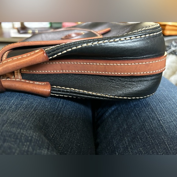 Dooney & Bourke Donegal Crest small shoulder bag/crossbody. Beautiful. - Picture 5 of 12